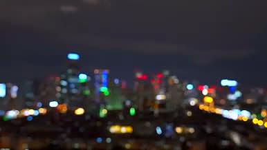 城市高楼地标霓虹灯光斑意境实拍4K视频的预览图